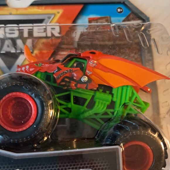 SPIN MASTER MONSTER JAM DRAGONOID VS DRAGONOID 1/64 Scale - Picture 5 of 8